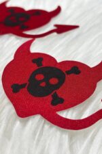 Kurukafa Kalp Göğüs Sticker - Kırmızı - Görsel 3