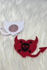 Kurukafa Kalp Göğüs Sticker - Kırmızı - Görsel 4