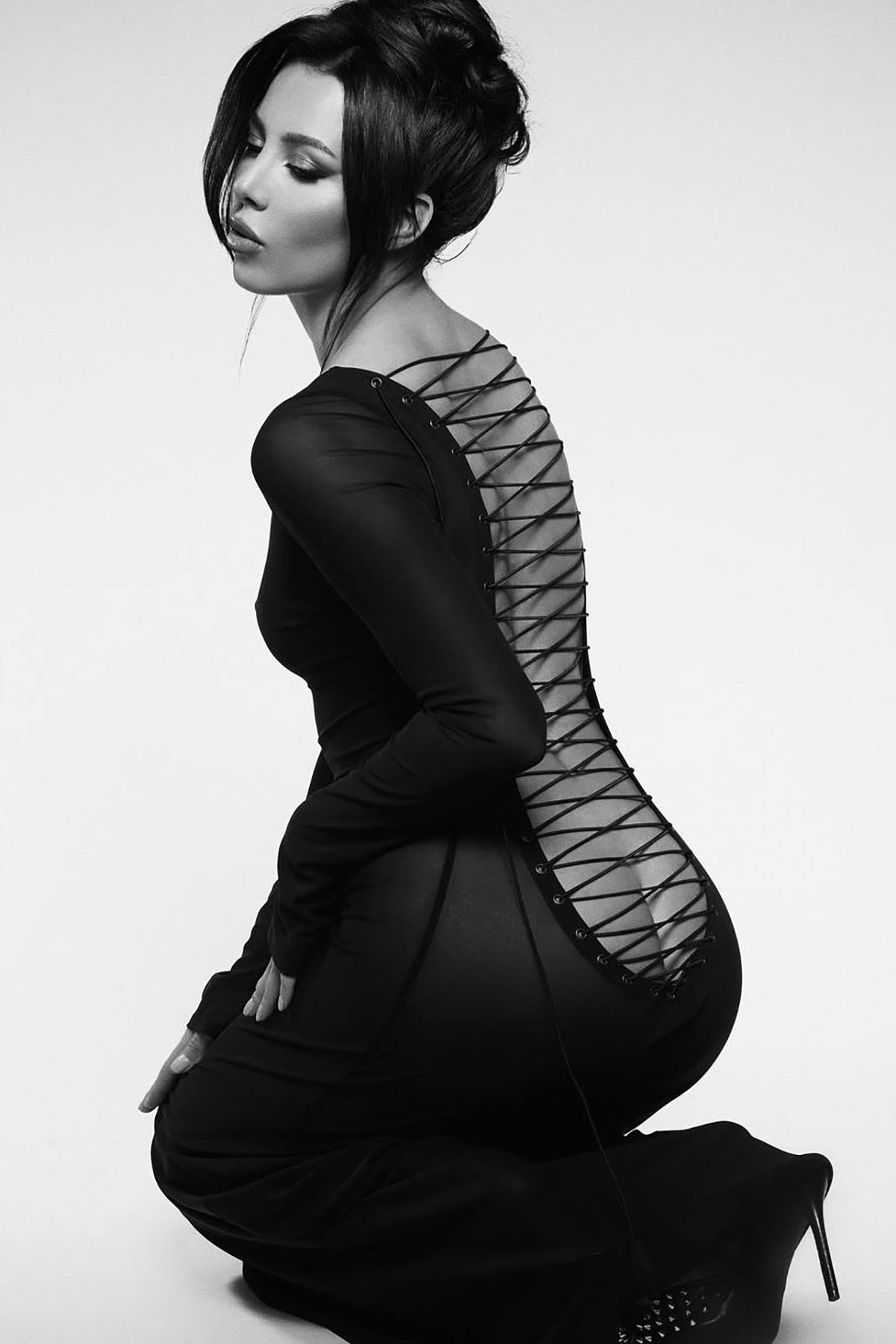 monica-sirti-bagli-fantezi-elbise-siyah-11206.jpg Monica Sırtı Bağlı Fantezi Elbise - Siyah - Görsel 1
